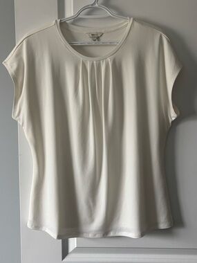 RW&CO. Cream Short Sleeve Pleated Neck Top